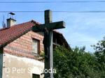 Kamenný kříž u mostu přes Luhu v Bělotíně