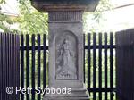 Kamenný kříž u kostela sv. Urbana