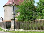 Kamenný kříž u kostela sv. Urbana